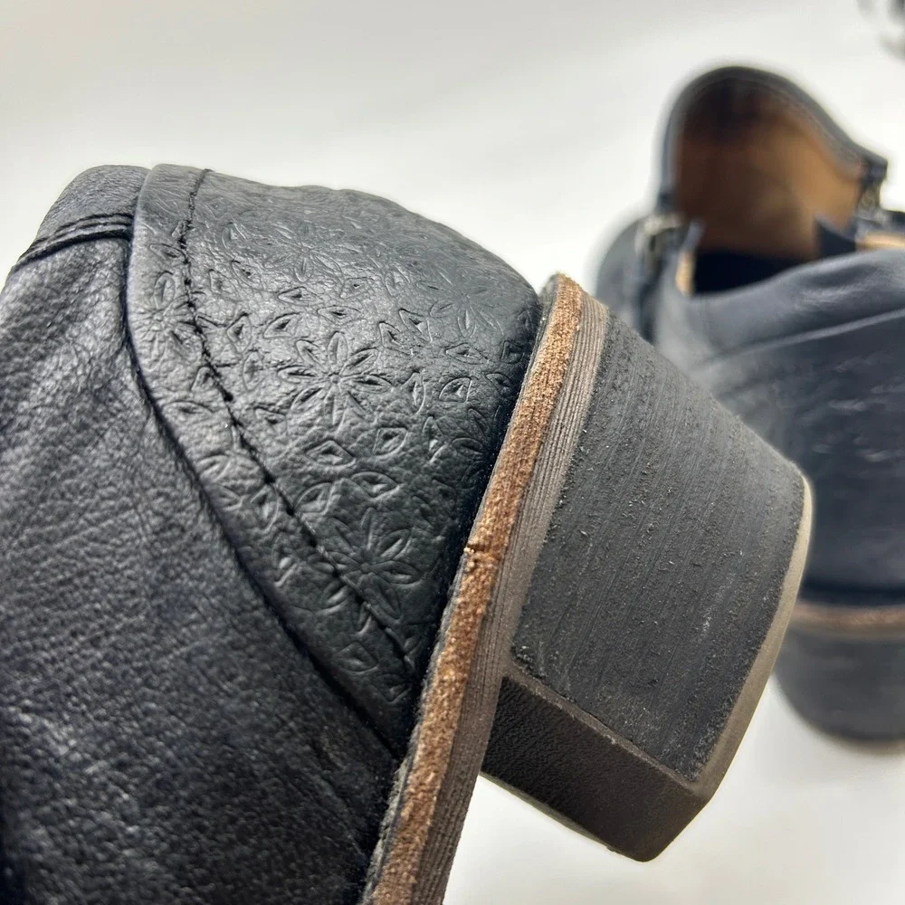 Halsa‎ Michelle Black Leather Ankle Boots Side Zip Embossed Women's Size 9M